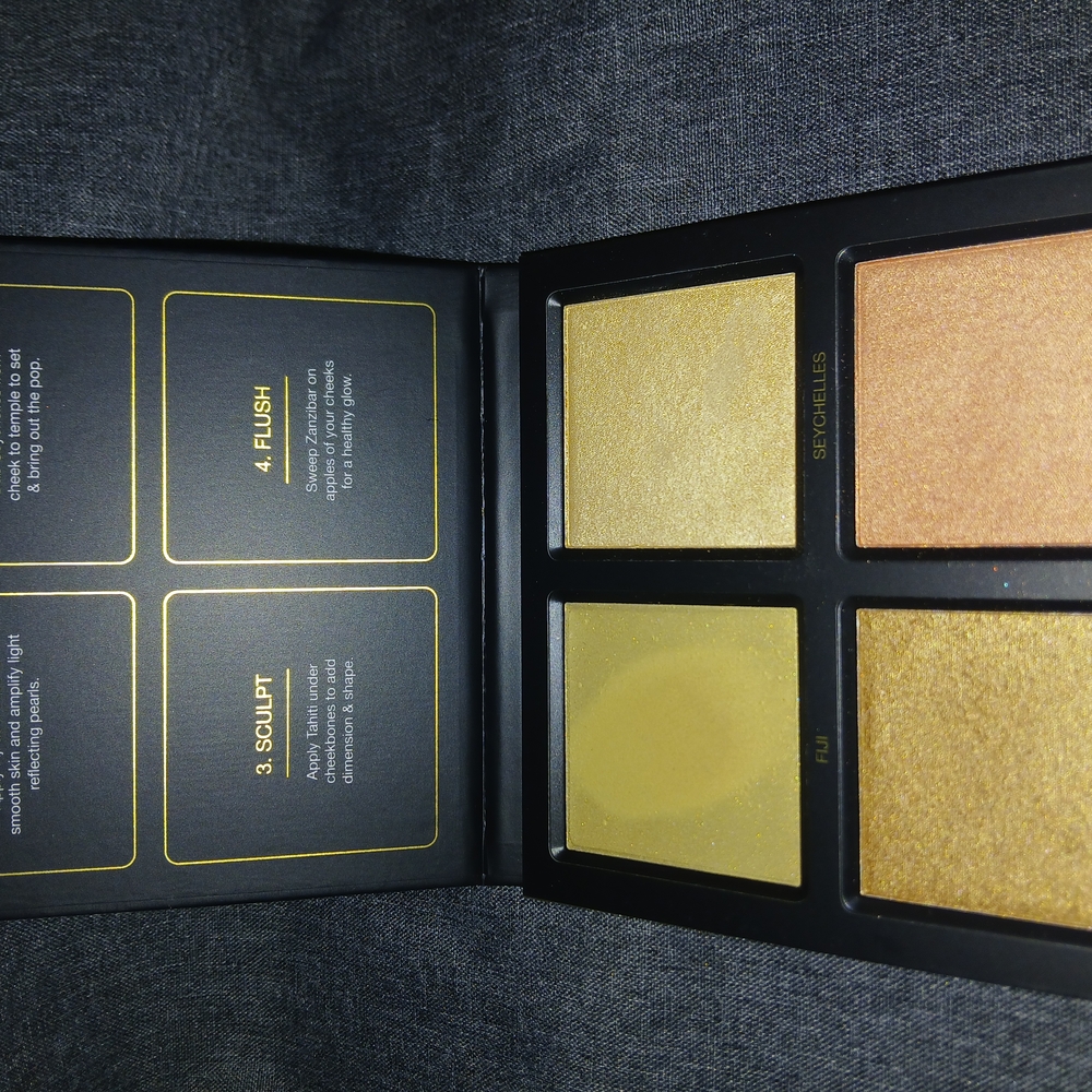 Sculpting Face Palette with Gold and Tan Shades